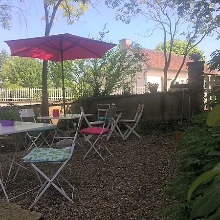 D'hotes La Chaumiere Bed & Breakfast *