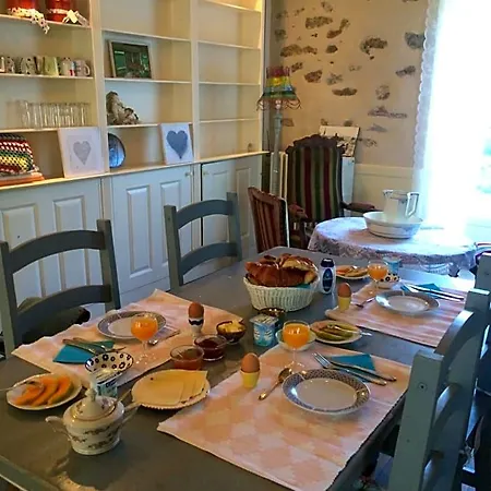 D'hotes La Chaumiere Bed & Breakfast